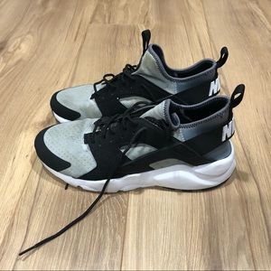Nike Air Hurache Run Ultra Wolf Grey size 10